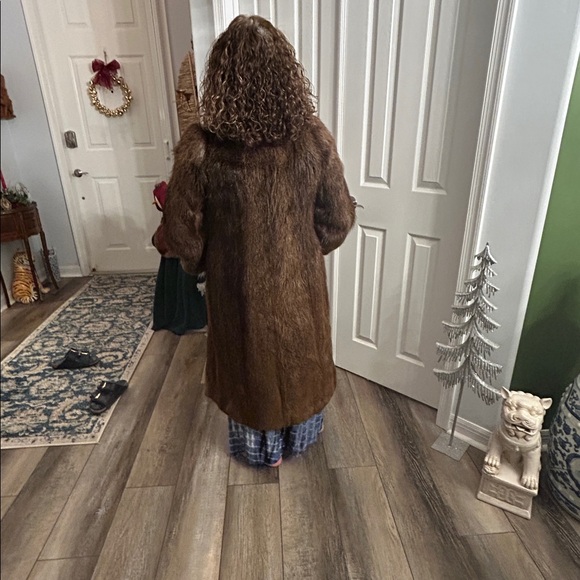 Fur Coat from Paraguay - Picture 9 of 11